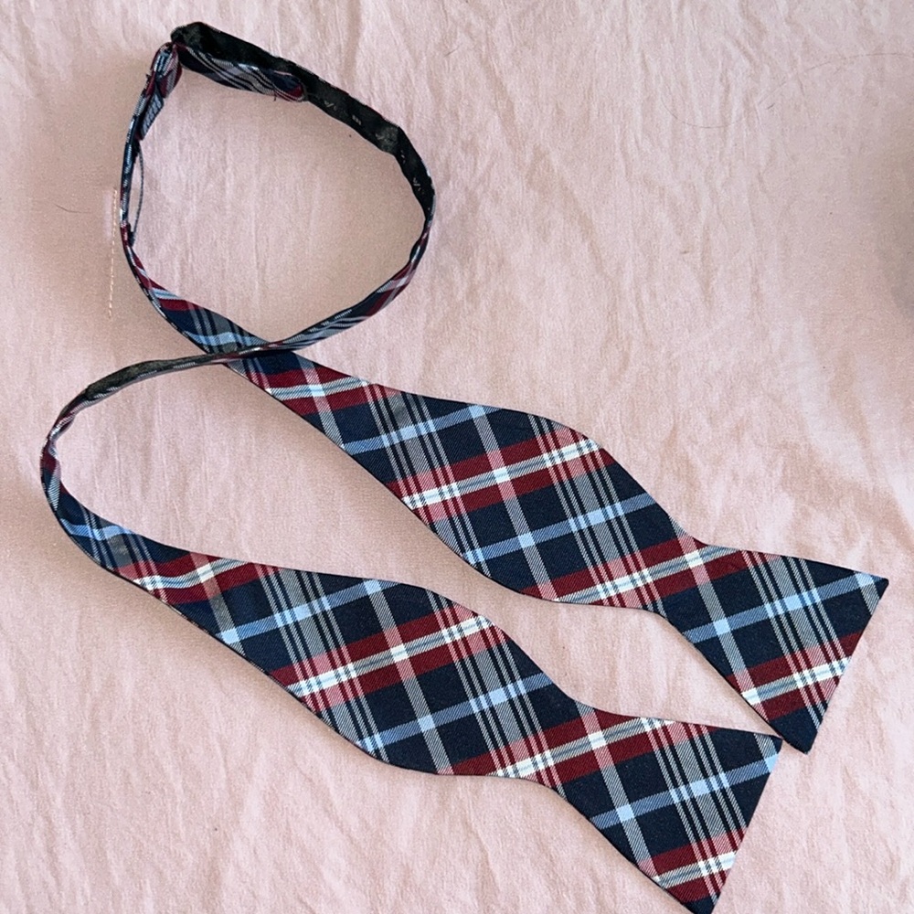 Bow tie